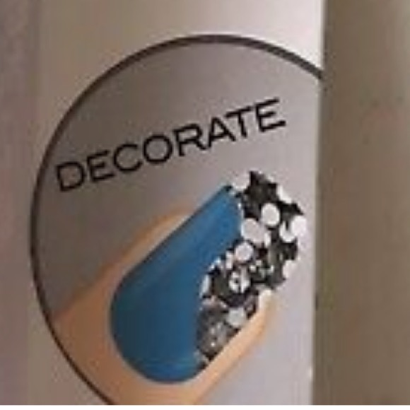 BNWT Sassy+Chic 3-in-1 Nail Art Pens- Blueberry Scented - Picture 4 of 7